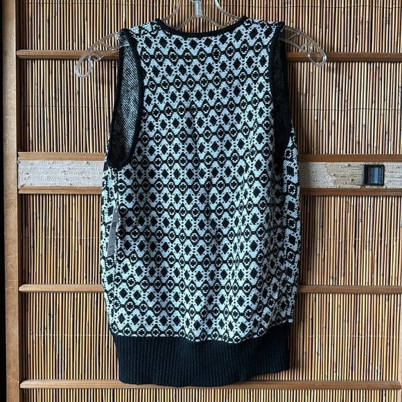 Maeve by Anthropologie Monochrome Patterned Pullover Tank and Shrug Sweater Set - Picture 8 of 10
